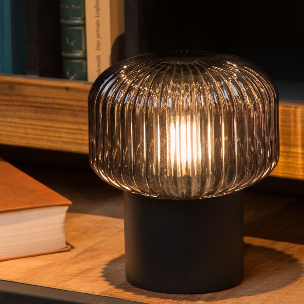 jany-bk-smoky-lampa-ryflowana-stolowa-aranzacja-lamperiaconcept jany bk smoky lampa ryflowana stolowa aranzacja lamperiaconcept