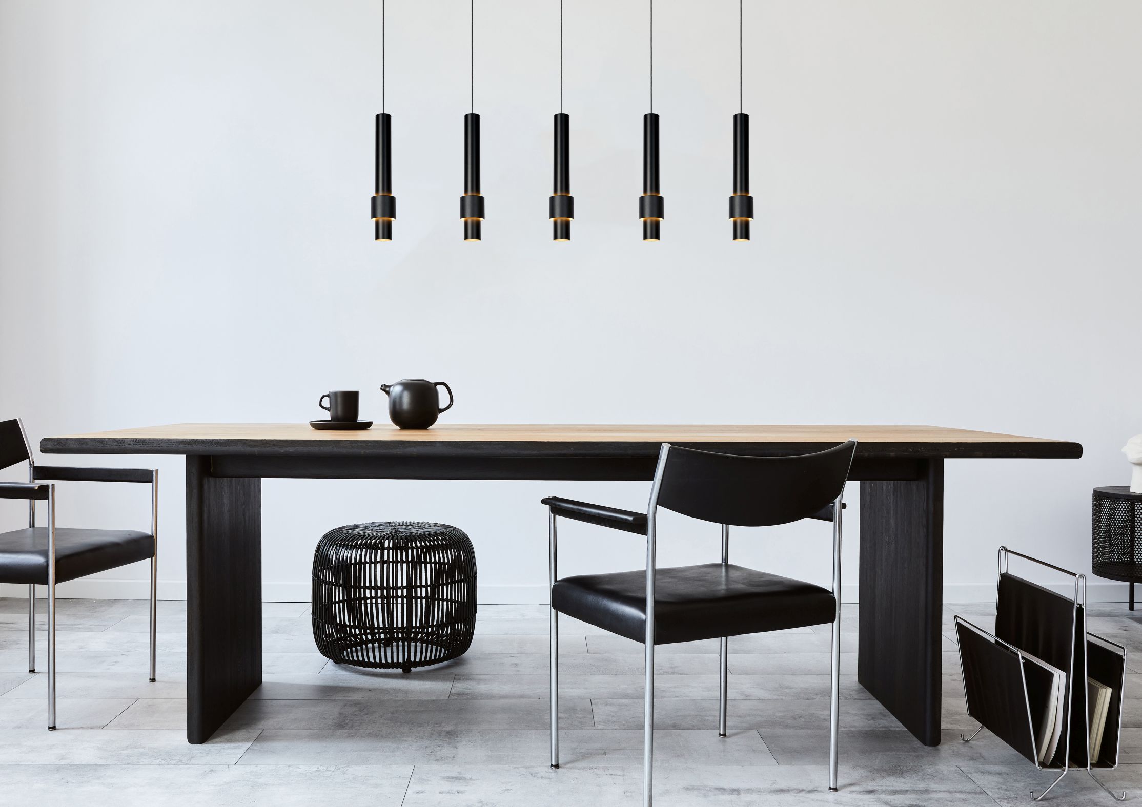 Stylish,Dining,Room,Interior,With,Design,Wooden,Family,Table,,Black aranzacja 24402 30 30 sf2 1