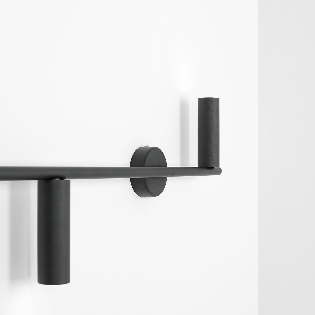 2-trevo-black-wall-3-left-male 2 trevo black wall 3 left male