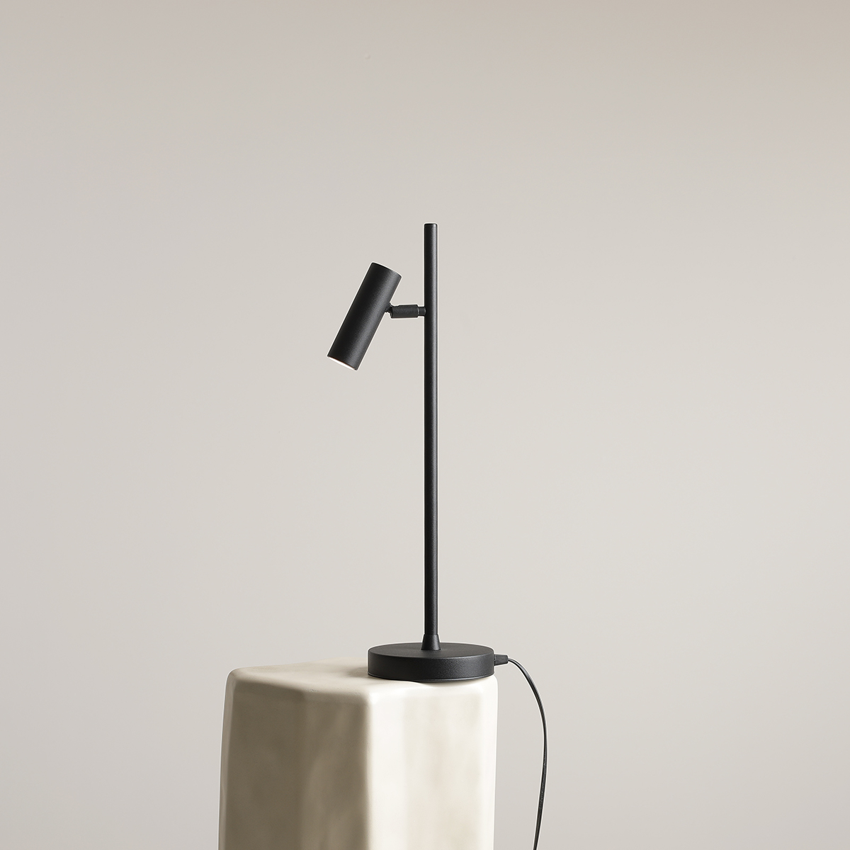2-trevo-table-black-male 2 trevo table black male