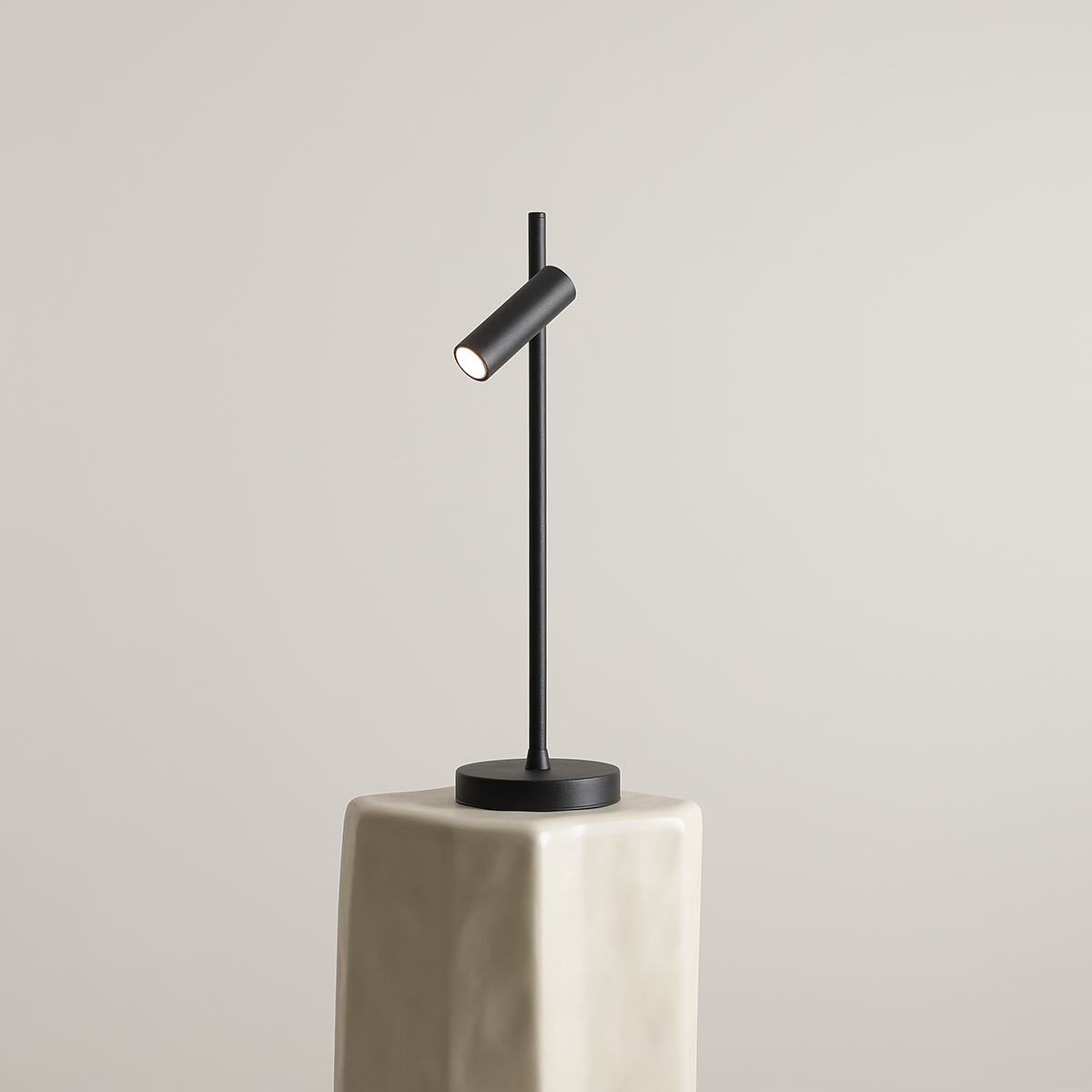 3-trevo-table-black-male 3 trevo table black male
