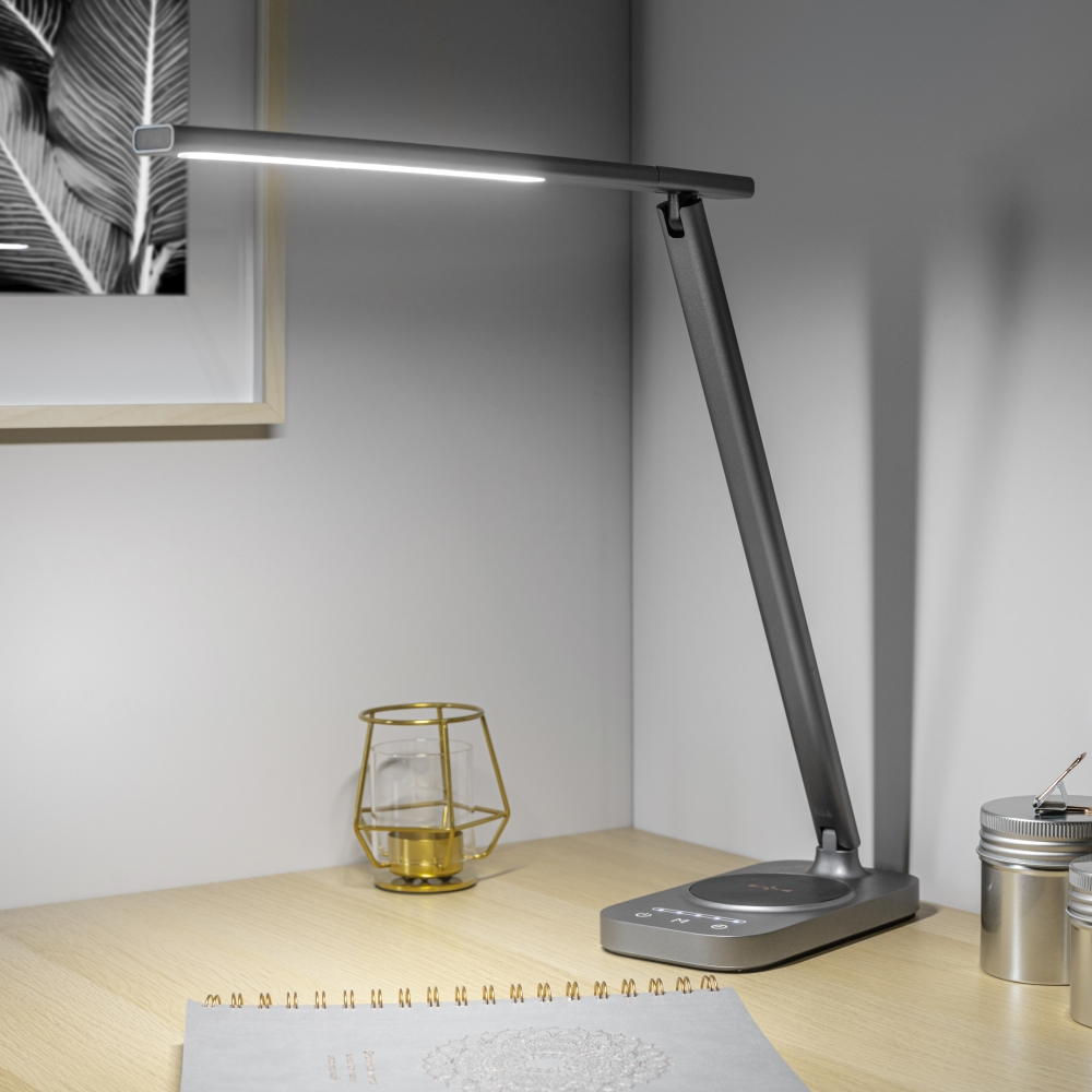 bressi-silver-lampka-biurkowa-z-ladowarka-indukcyjna-1-lamperiaconcept bressi silver lampka biurkowa z ladowarka indukcyjna 1 lamperiaconcept