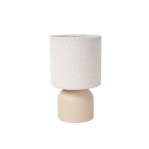 Woolly Cream Lampka do sypialni w stylu wabi sabi w kremowym kolorze, z abażurem Boucle, który cudownie koresponduje z naturą, światło które daje lampka Woolly jest przyjemne i tworzy niesamowitą oazę relaksu, której potrzebujesz po całym dniu