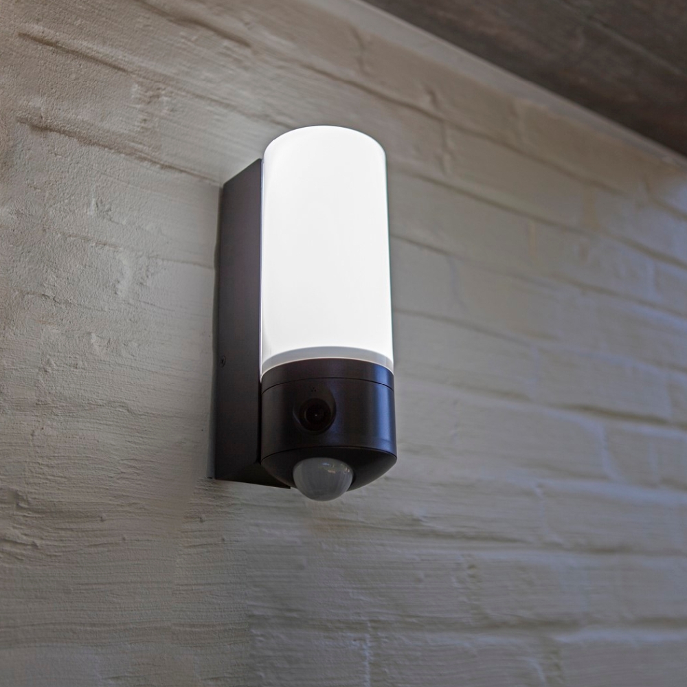 pollux-lampa-zewnetrzna-z-kamera-aranzacja-1-lamperiaconcept pollux lampa zewnetrzna z kamera aranzacja 1 lamperiaconcept