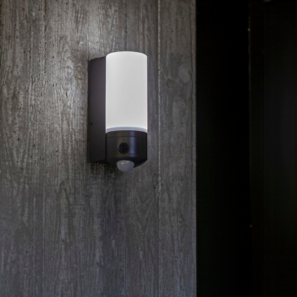 pollux-lampa-zewnetrzna-z-kamera-aranzacja-lamperiaconcept pollux lampa zewnetrzna z kamera aranzacja lamperiaconcept