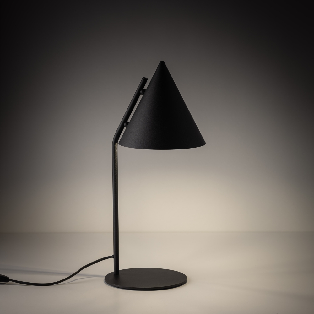 cono-table-lampa-stozek-czarna-on-lamperiaconcept cono table lampa stozek czarna on lamperiaconcept