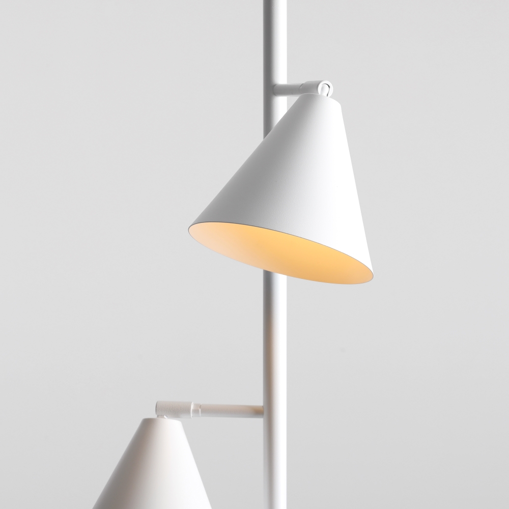 form-2-white-lampa-podlogowa-stozek-on-1-lamperiaconcept form 2 white lampa podlogowa stozek on 1 lamperiaconcept