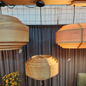 astra aurora drewniana lampa wiszaca aranzacja targi lamperiaconcept
