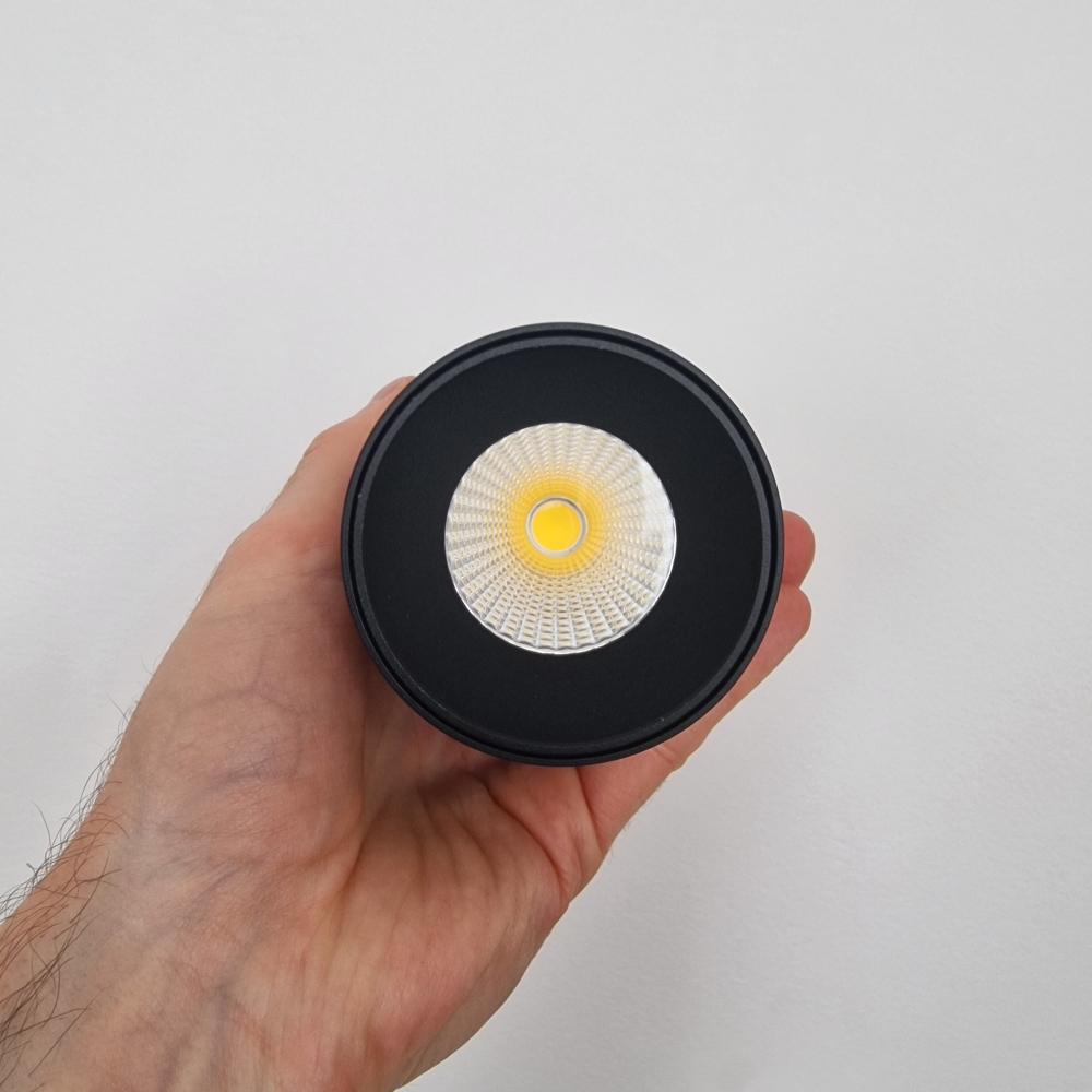 chip-czarna-lampa-punktowa-tubka-real-detal-lamperiaconcept chip czarna lampa punktowa tubka real detal lamperiaconcept