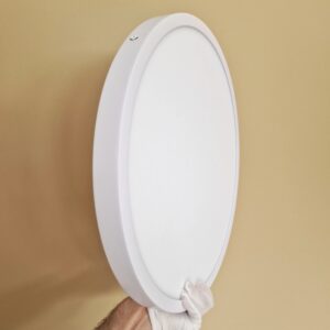 Biały okrągły plafon LED uniwersalna lampa sufitowa do przedpokoju, zamknięte źródło z barwą światła 4000K jako oświetlenie zaplecza kuchni w gastronomii