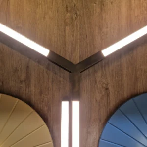 Nowoczesne oprawy liniowe Trikal na drewnianym tle - katalogi lamp sklep z lampami online Lamperia Concept