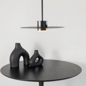 charlie czarna lampa wiszaca talerz aranzacja 1 lamperiaconcept