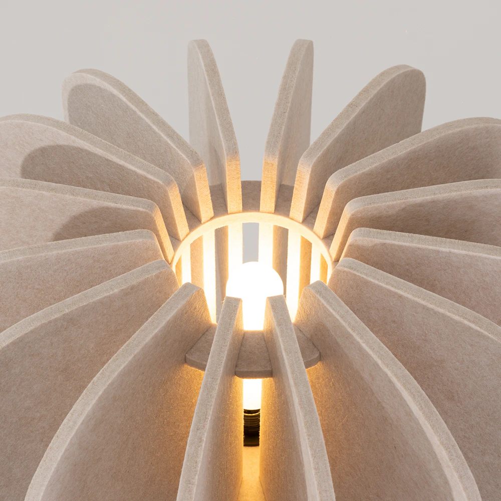 mula-45-bezowa-lampa-z-filcu-stojaca-detale-1-lamperiaconcept mula 45 bezowa lampa z filcu stojaca detale 1 lamperiaconcept