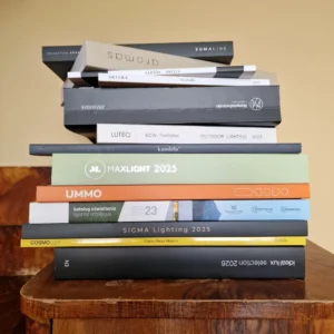 Katalogi lamp, co oferują a czego nie ma na stronie? Sprawdź aby Twój projekt zyskał to, co najlepsze w świetle.