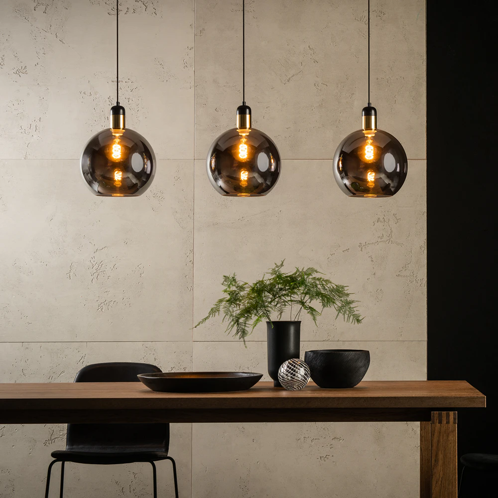 julius-3-czarno-zlota-lampa-wiszaca-szklane-klosze-aranzacja-lamperiaconcept julius 3 czarno zlota lampa wiszaca szklane klosze aranzacja lamperiaconcept