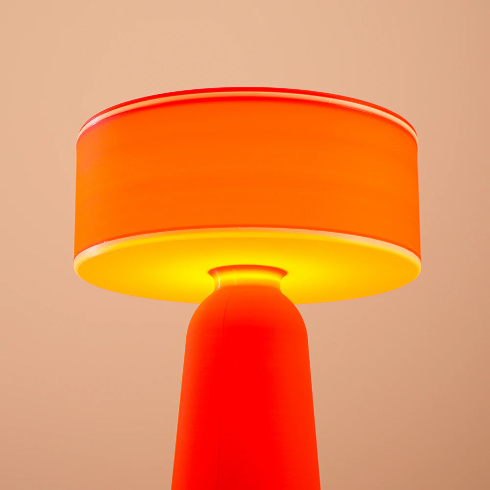 axo-designerska-lampka-nocna-czerwona-detale-lamperiaconcept axo designerska lampka nocna czerwona detale lamperiaconcept