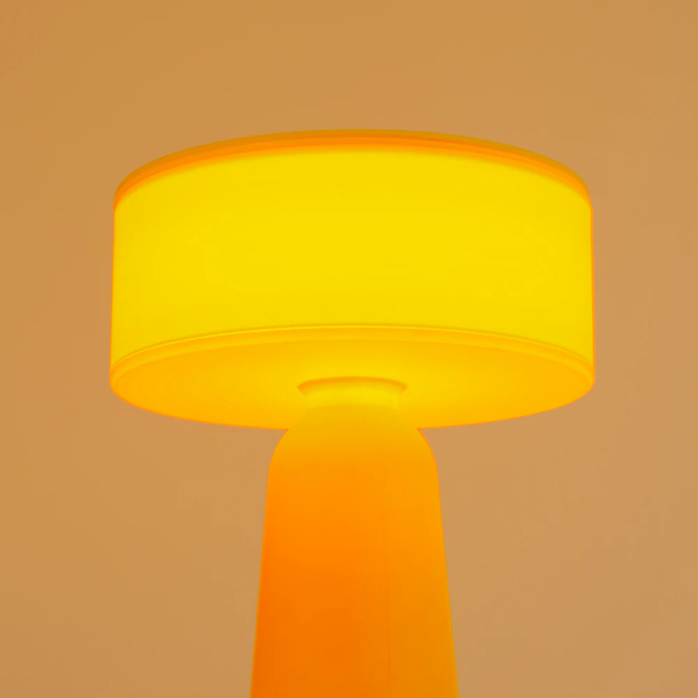 axo-designerska-lampka-nocna-zolta-detale-lamperiaconcept axo designerska lampka nocna zolta detale lamperiaconcept