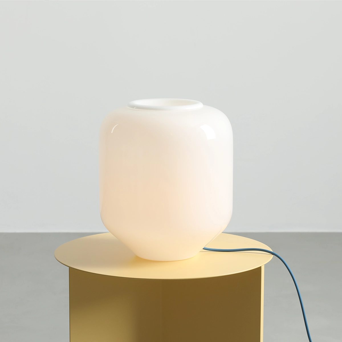 flask-L-shapphire-stolowa-lampa-z-mlecznym-kloszem-lamperiaconcept flask L shapphire stolowa lampa z mlecznym kloszem lamperiaconcept