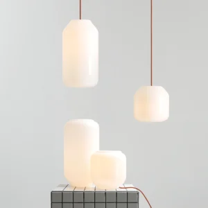 flask table pendandt lampa z mlecznym kloszem aranzacja 1 lamperiaconcept