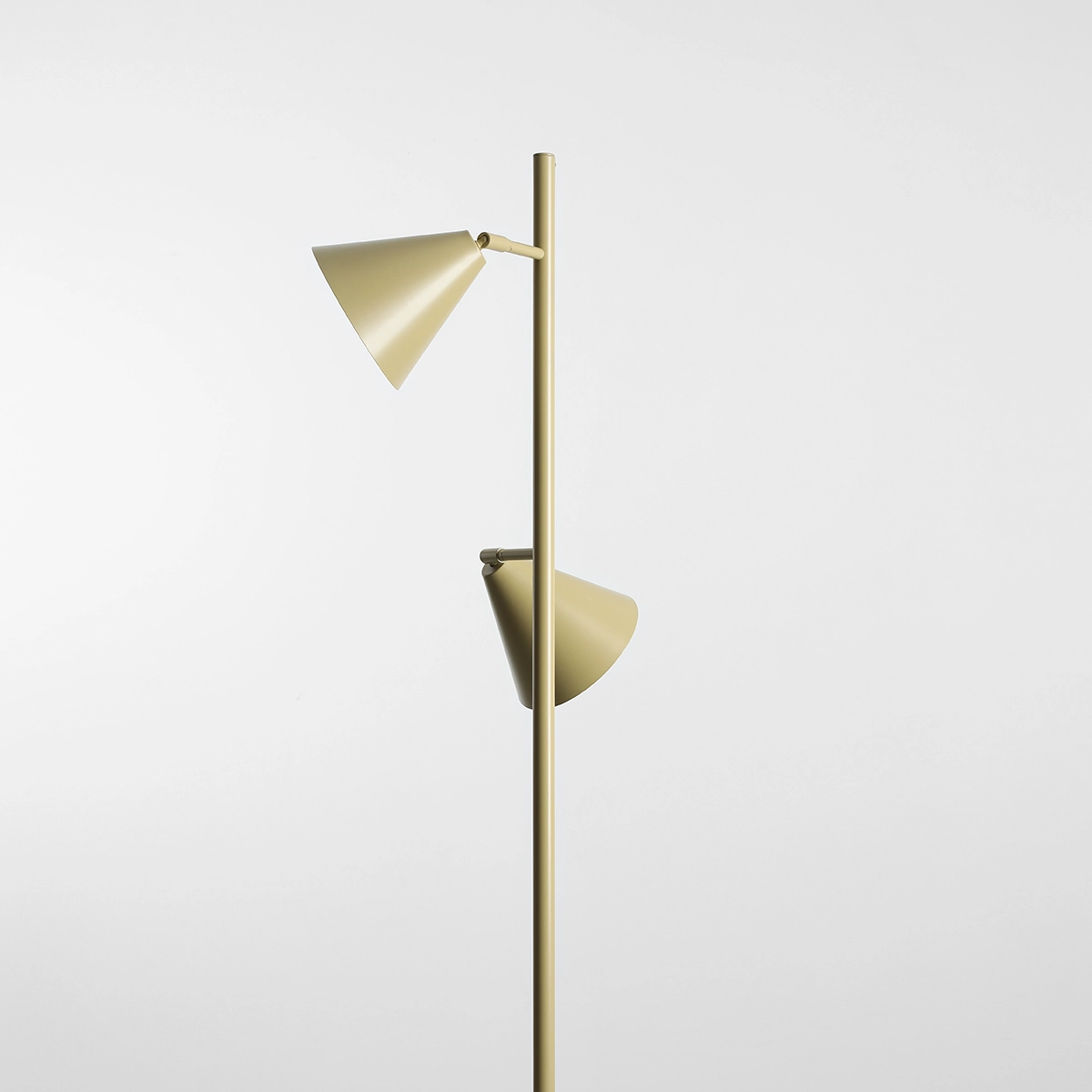 form-2-pistachio-lampa-podlogowa-stozek-detale-1-lamperiaconcept form 2 pistachio lampa podlogowa stozek detale 1 lamperiaconcept