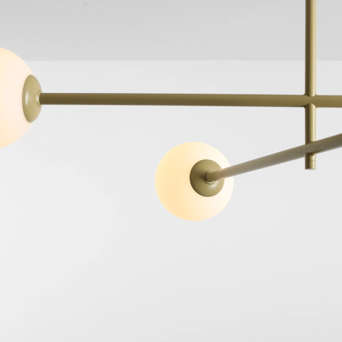 pinne-4-pistachio-krotka-lampa-sufitowa-z-kulami-detale-lamperiaconcept pinne 4 pistachio krotka lampa sufitowa z kulami detale lamperiaconcept
