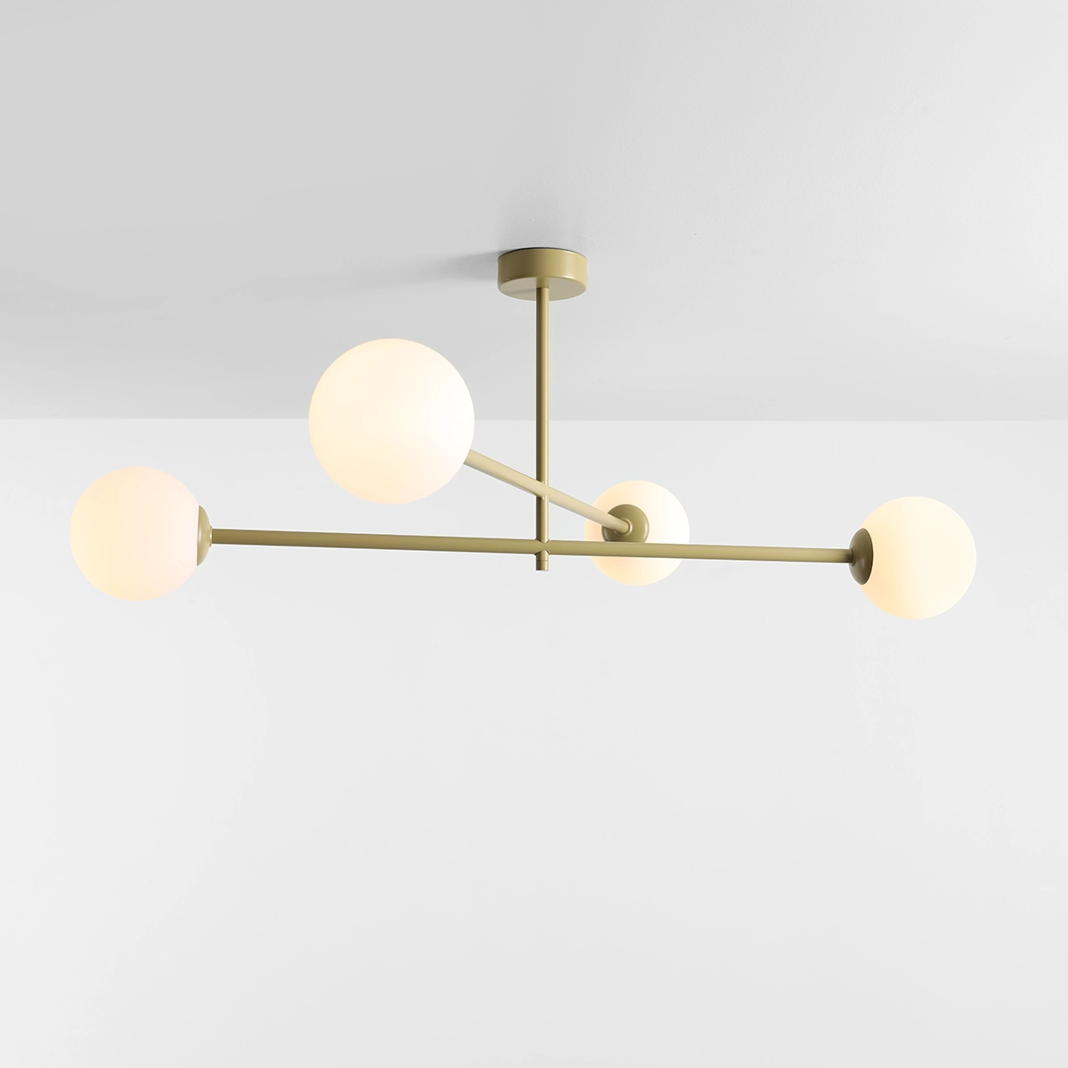 pinne-4-pistachio-krotka-lampa-sufitowa-z-kulami-lamperiaconcept pinne 4 pistachio krotka lampa sufitowa z kulami lamperiaconcept