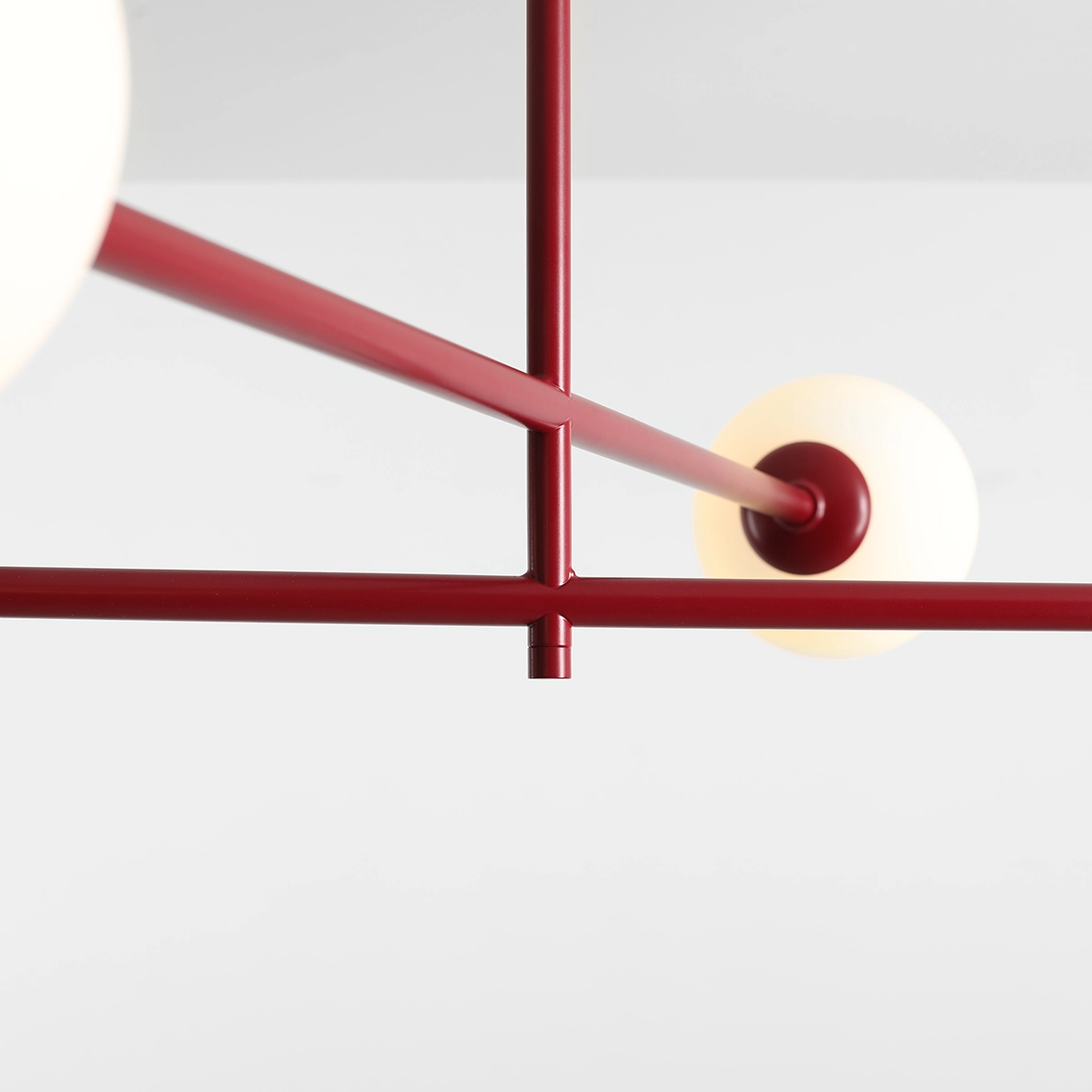 pinne-4-red-wine-niska-lampa-sufitowa-z-kulami-detale-1-lamperiaconcept pinne 4 red wine niska lampa sufitowa z kulami detale 1 lamperiaconcept