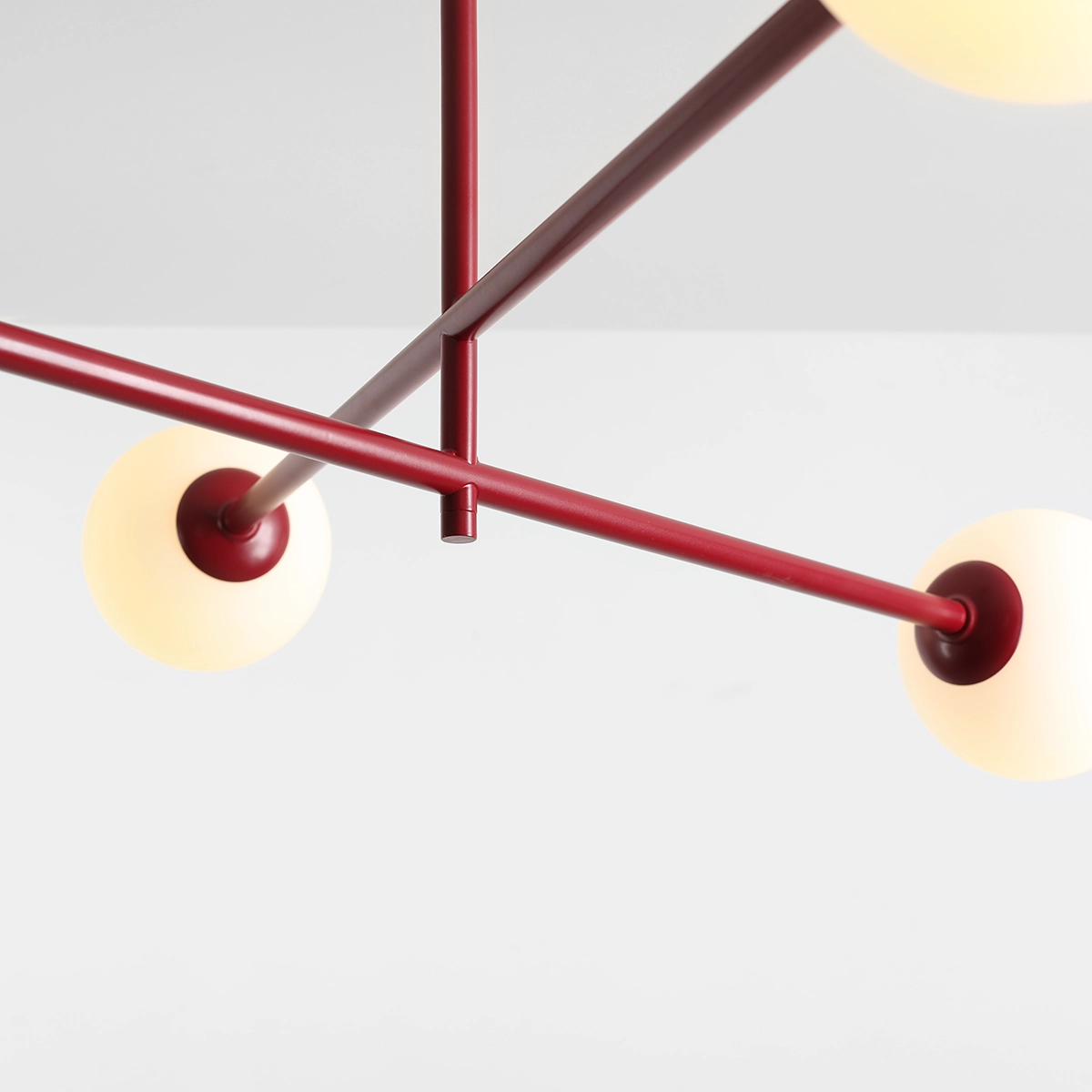 pinne-4-red-wine-niska-lampa-sufitowa-z-kulami-detale-lamperiaconcept pinne 4 red wine niska lampa sufitowa z kulami detale lamperiaconcept