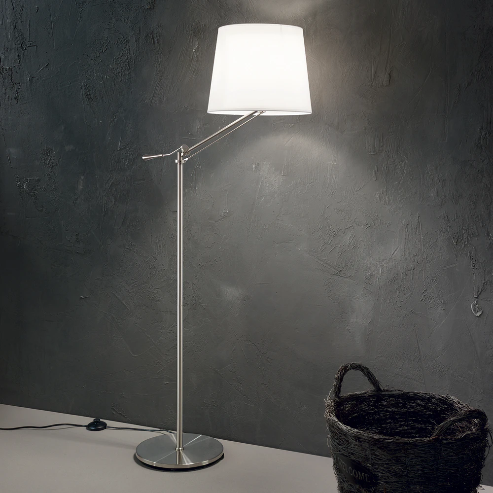 regol-pt1-regulowana-lampa-podlogowa-z-bialym-abazurem-aranzacja-lamperiaconcept regol pt1 regulowana lampa podlogowa z bialym abazurem aranzacja lamperiaconcept