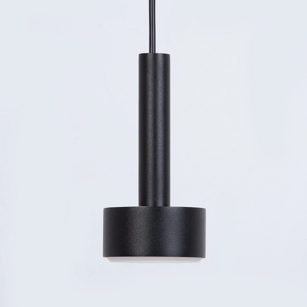 stamp-minimalistyczna-lampa-czarna-wiszaca-detale-1-lamperiaconcept stamp minimalistyczna lampa czarna wiszaca detale 1 lamperiaconcept